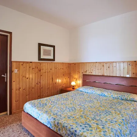 Marta - Gla161 By Interhome * Gera Lario